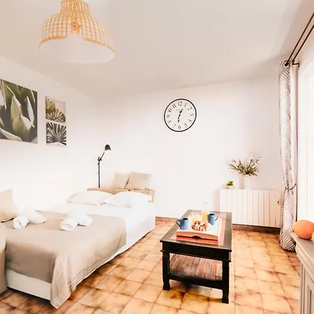 Special Couple & Famille - Lit Queen Size - Netflix - Climatisation - Terrasse Plein Sud - 2 Min Centre-Ville - 6 Min Mer - Parking Prive - Offre Speciale