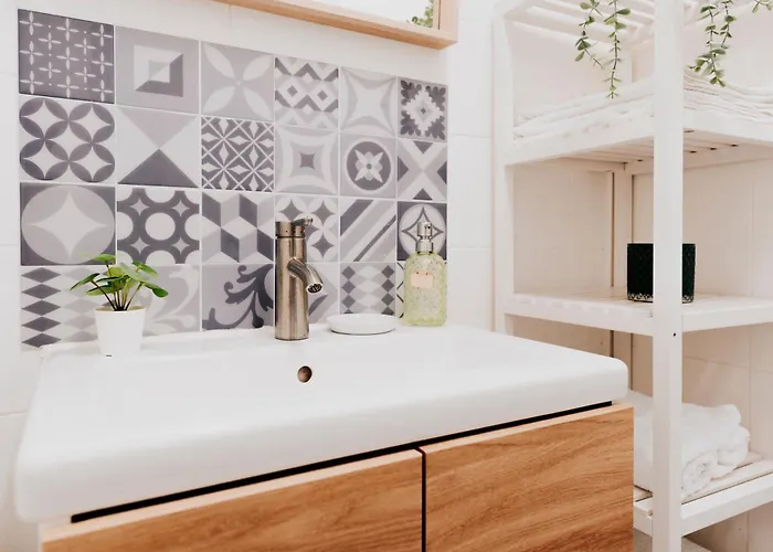 Special Couple & Famille - Lit Queen Size - Netflix - Climatisation - Terrasse Plein Sud - 2 Min Centre-ville - 6 Min - Wifi 400 Mbits Parking Prive - Speciale アパート *