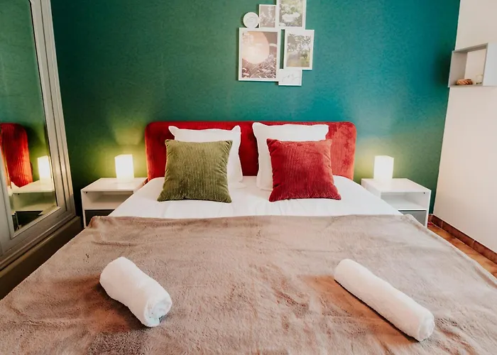 Special Couple & Famille - Lit Queen Size - Netflix - Climatisation - Terrasse Plein Sud - 2 Min Centre-ville - 6 Min - Wifi 400 Mbits Parking Prive - Speciale *