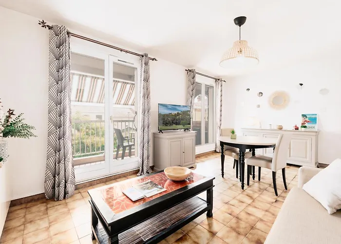 アパート Special Couple & Famille - Lit Queen Size - Netflix - Climatisation - Terrasse Plein Sud - 2 Min Centre-ville - 6 Min - Wifi 400 Mbits Parking Prive - Speciale *